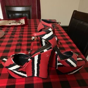 Red snake wedges